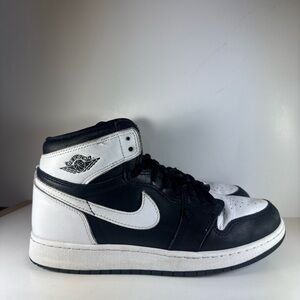 Nike Air Jordan 1 High Size 7Y Big Kid’s Black and White High-Top Sneakers